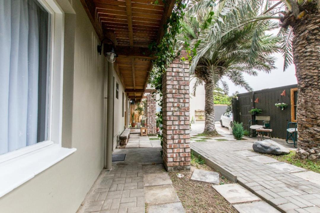 Namibia Nights Accommodation Суакопмунд Екстериор снимка