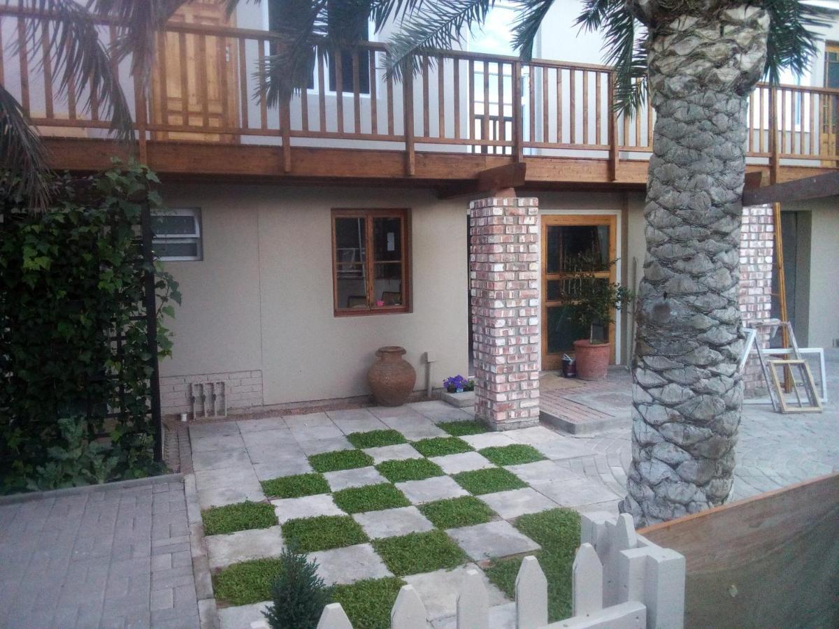 Namibia Nights Accommodation Суакопмунд Екстериор снимка