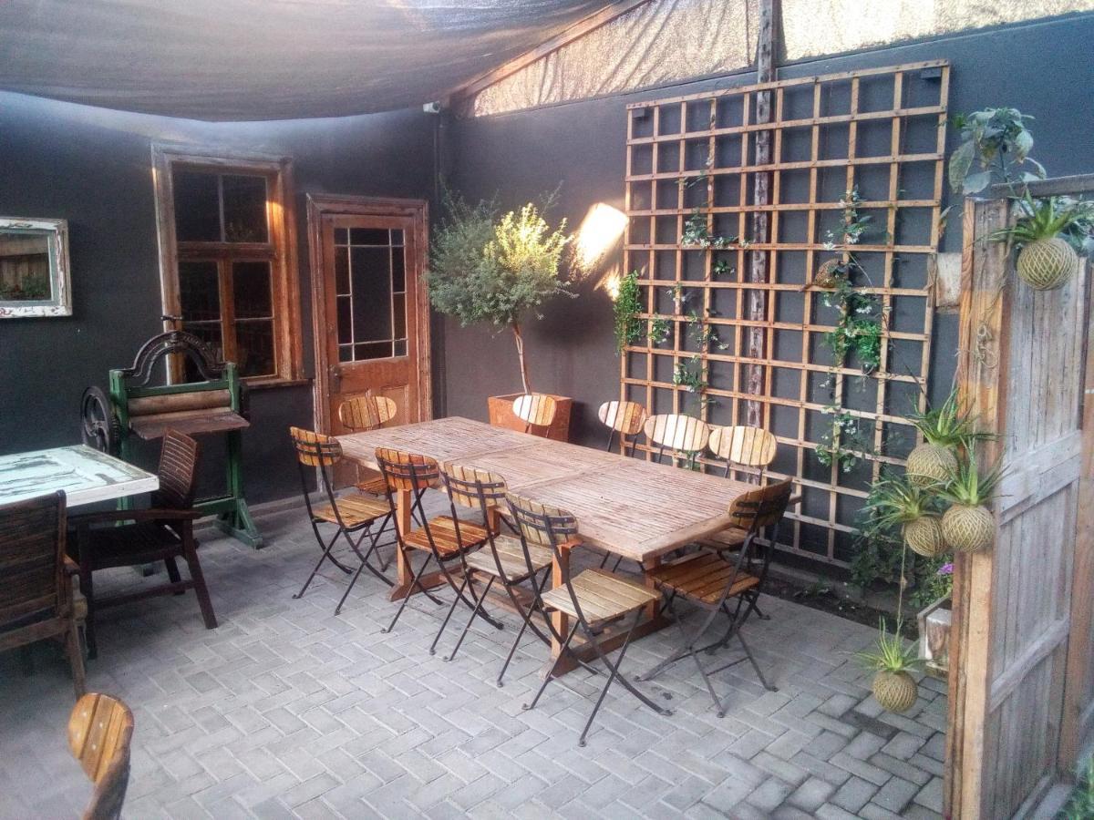 Namibia Nights Accommodation Суакопмунд Екстериор снимка