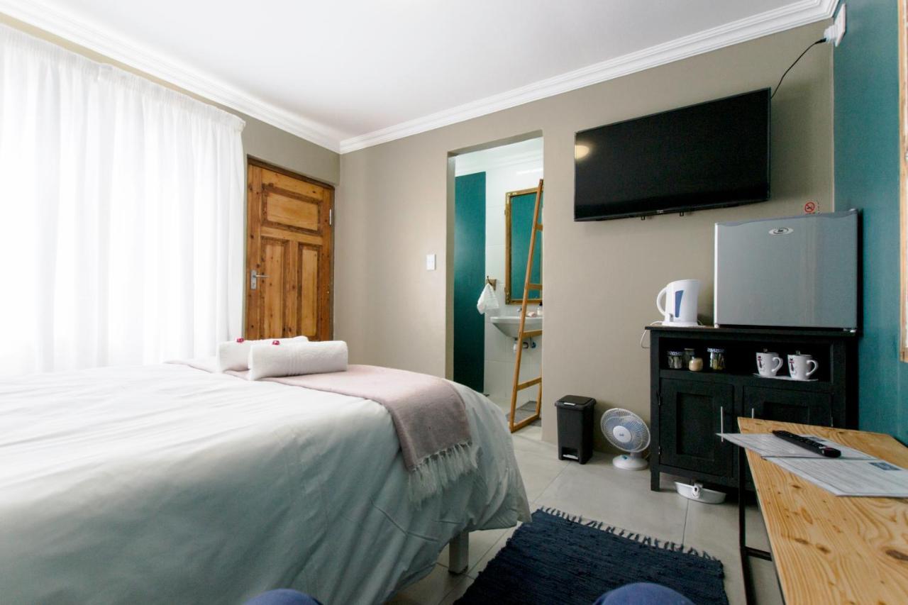Namibia Nights Accommodation Суакопмунд Екстериор снимка
